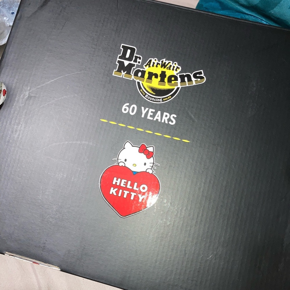 Dr Martens x Hello Kitty Sandals - Picture 3 of 6